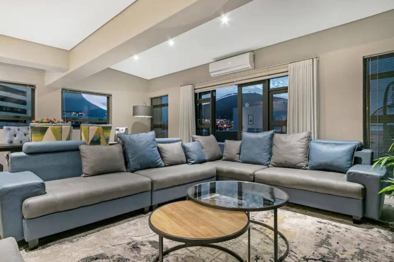 2 Bd Penthouse In The Heart Of The Mother Cape Town