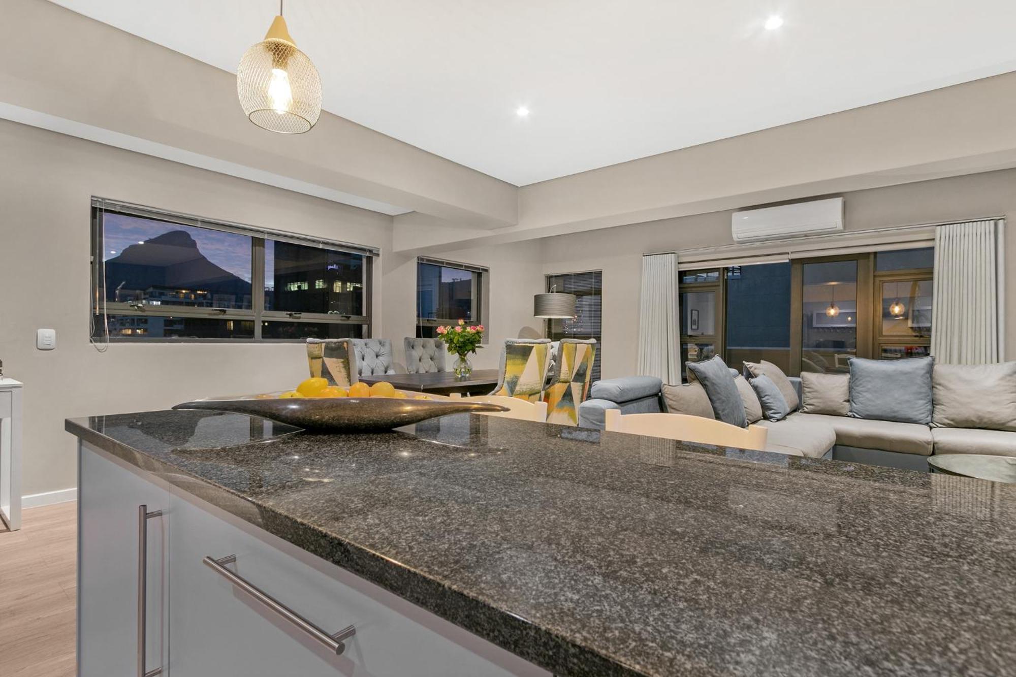 2 Bd Penthouse In The Heart Of The Mother Apartment *